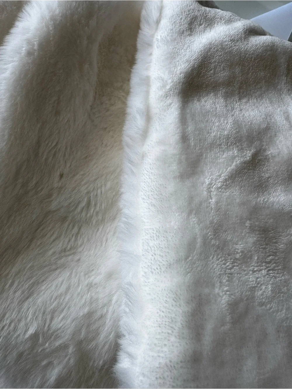 UGG Coastline Cozy Faux Fur Throw Blanket Snow Cream 50